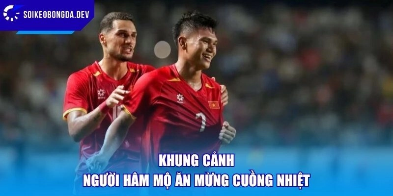 Khung cảnh người hâm mộ ăn mừng cuồng nhiệt